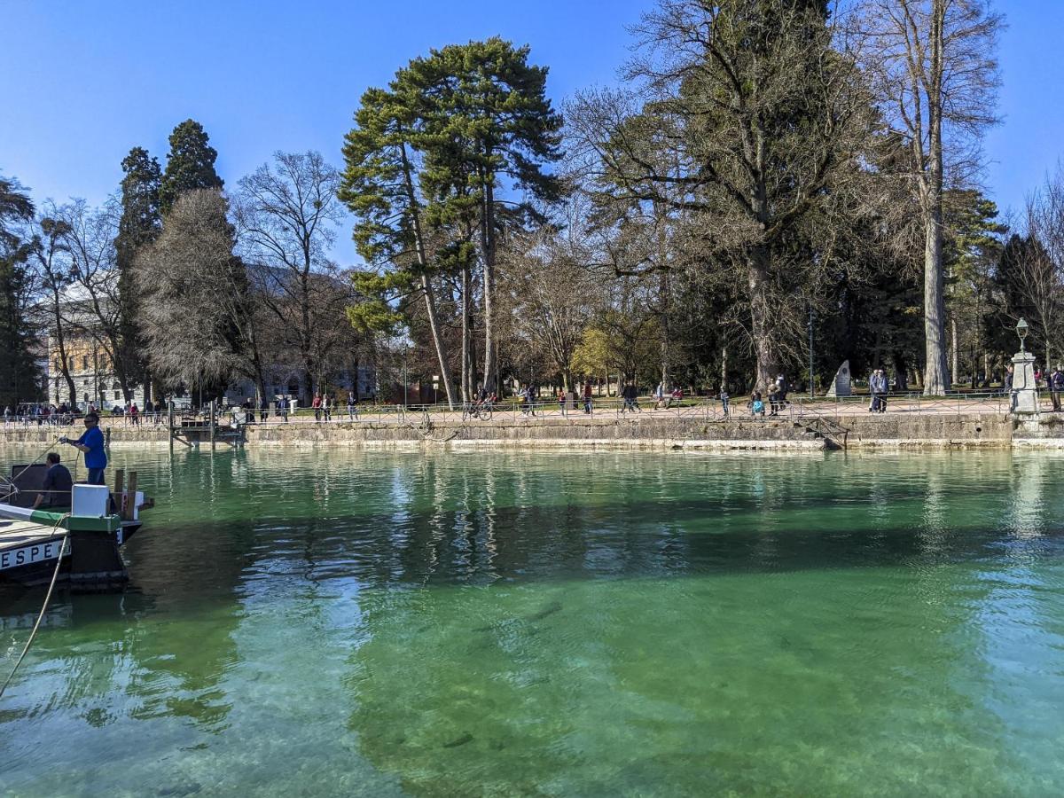 La Plume classé 3 étoiles vue Lac avec parking Annecy Exterior foto